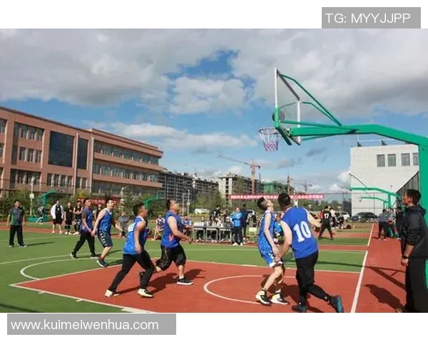 勇士领袖引领球队勇攀高峰 奋勇拼搏铸就篮球传奇之路